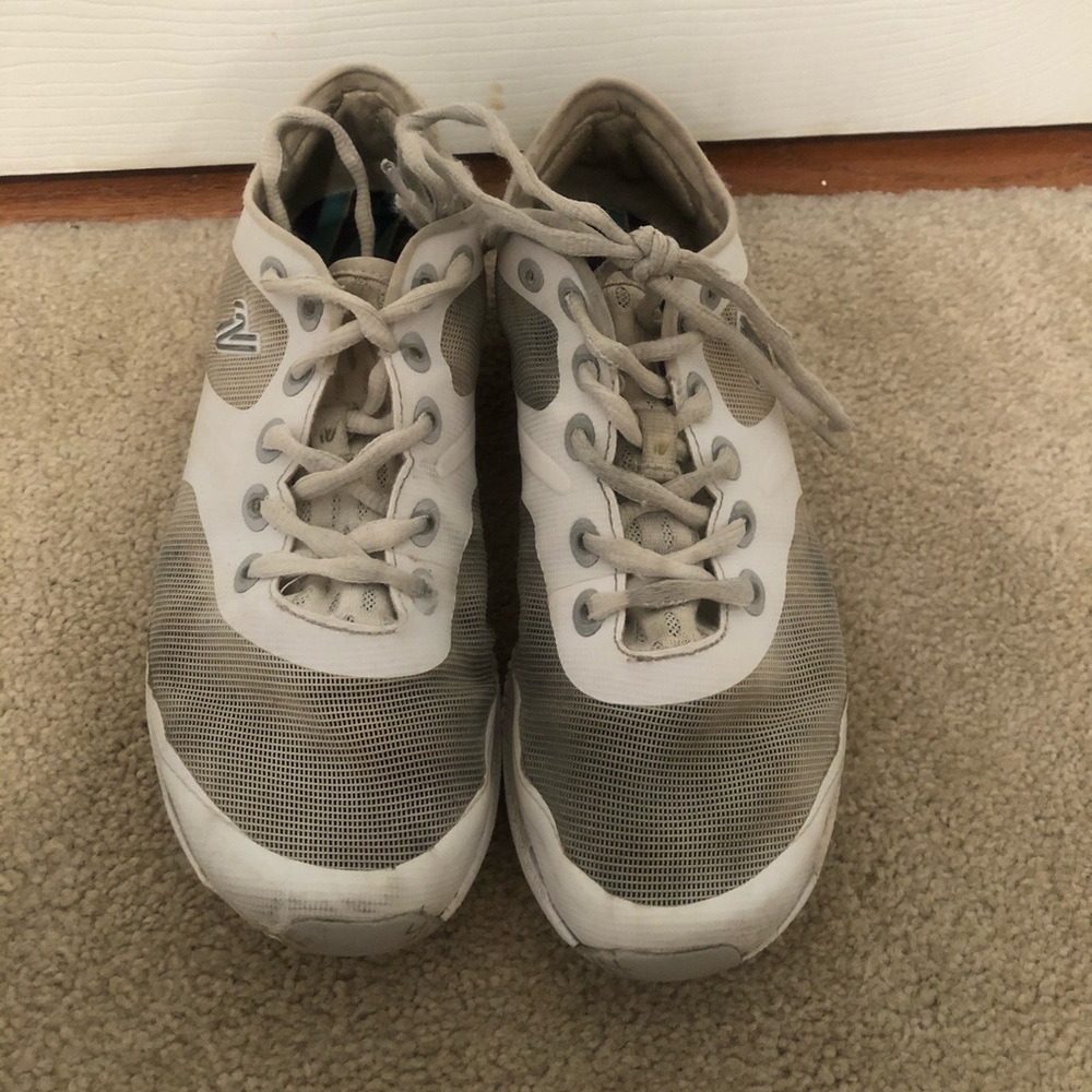 Cheer shoes